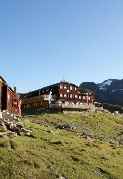 Vernagthütte mit Winterraum