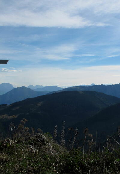 Gipfelkreuz Lindaumauer mit Gesäuse und Ennstaler Alpen