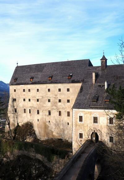 Burg Altpernstein ~800m
