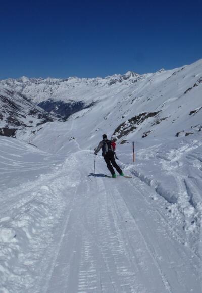 Abfahrt hinunter zur Schönwieshütte 2266m.