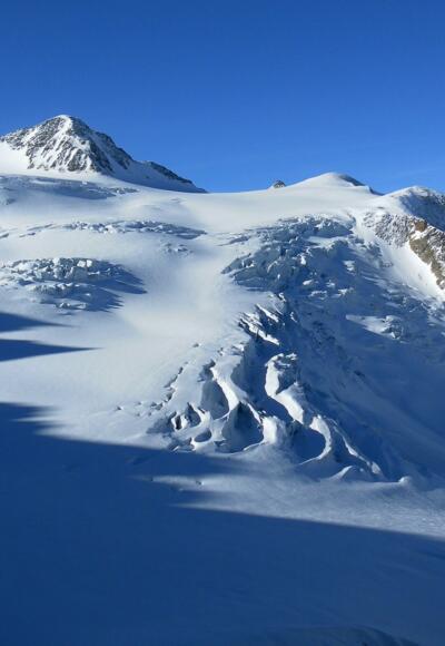 Hinterer Brochkogel und Petersenspitze über dem Taschachferner
