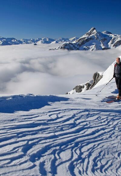 Über den Wolken: kurz vor dem Taferlnock-Gipfel; hinten Weißeck (links), Gr. Mosermandl (rechts Mitte) &amp; Faulkogel (rechts hinten)