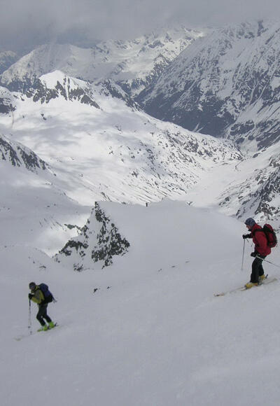 Einfahrt vom Gipfelhang in die Gletschermulde