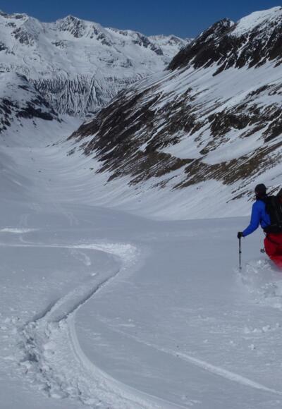 Pulverschwünge im oberen Firnbecken des Gaisbergferners