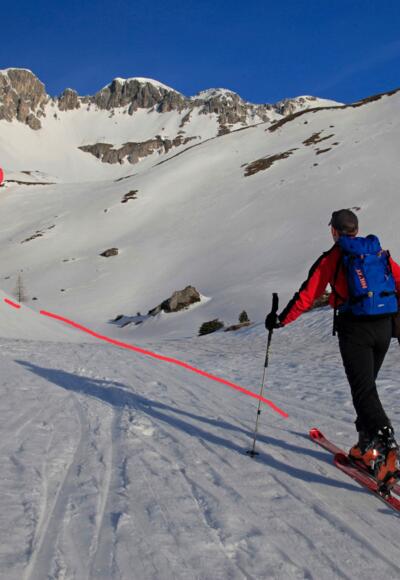 Freies Gelände - man marschiert zuerst ins Urbankar hinein und steigt dann steil nach links (Westen) auf