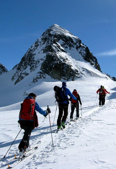 Prächtig baut sich unser Tagesziel der Piz Buin, 3312m, vor uns auf!