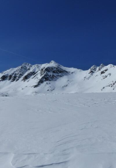Die Murkarspitze mit ihrem steilen Nordosthang in voller Pracht.