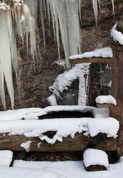 Brunnen mit EIszapfen