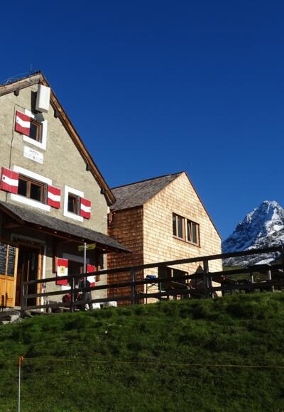 Salmhütte mit neuem Zubau und Großglockner