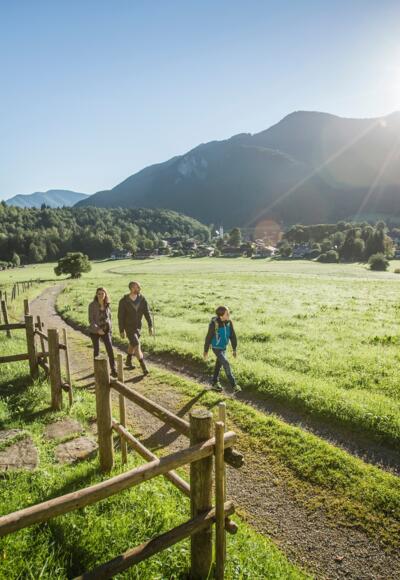Blick vom Kirchenfeld auf das Bergsteigerdorf Kreuth