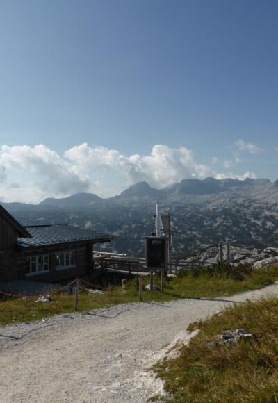 Weg zur Dachstein Lodge am Krippenstein