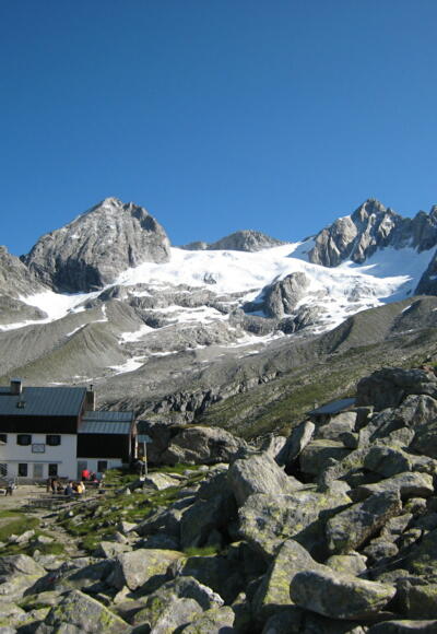 Plauener Hütte gegen Reichenspitzgruppe