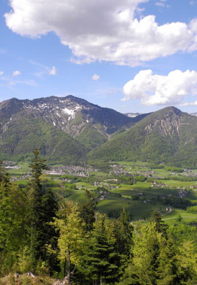 Obwohl nicht einmal 2000m hoch, erhebt sich die Zimnitz mit dem Leonsberg mächtig über dem Ischltal.