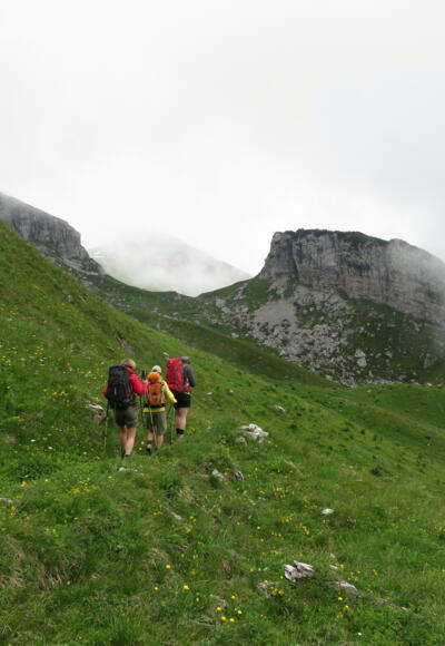 Ein wunderschöner Höhenweg führt von der Oberen Überlutalpe bis zum Ischkarneier Fürggele.