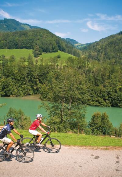 Gemütlich geht es entlang der nun schon breiten Enns