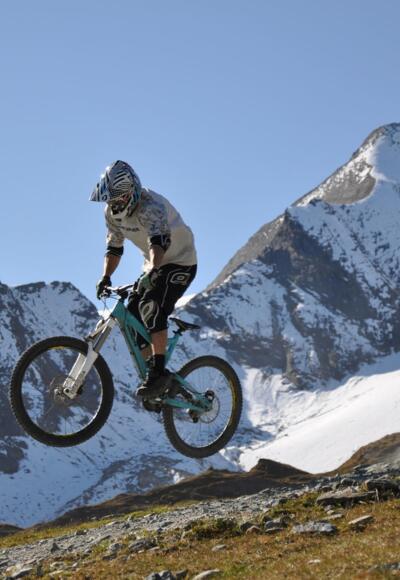 Anspruchsvolle alpine Trails mit Gletscherblick