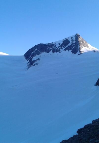 Venedigerkrone (von links nach rechts): Hohes Aderl (3.506 m), Großvenediger (3.662 m), Rainerhorn (3.559 m), Schwarze Wand (3.506 m)