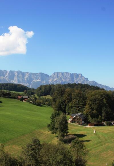 Bad Dürrnberg mit dem Untersberg im Hintergrund