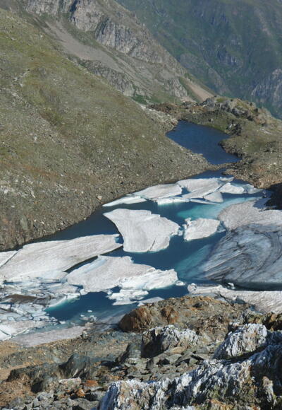 Gletschersee 2630m, rechts umgehen.
