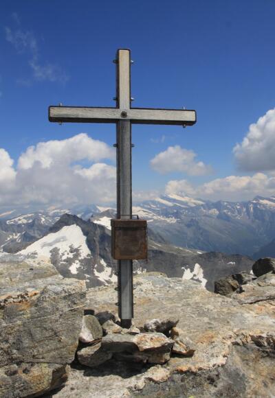 Gipfel mit neuem Gipfelkreuz