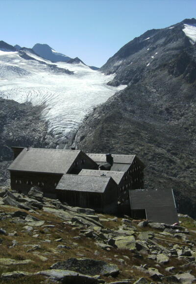 Kürsingerhütte mit Blick zum Krimmler Törl