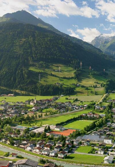 Im Bild: Der Felberberg und dahinter der Zwölferkogel. Rechts davon das Hörndl und der Tauernkogel.
