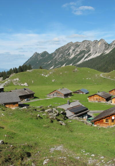Die Alpe Laguz mit Breithorn und Kellaspitze im Hintergrund