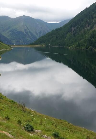20 Minuten benötigt man ca. bis zum hinteren Ende vom See