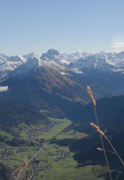 Blick vom Gipfel der Kanisfluh über Au und Schoppernau
