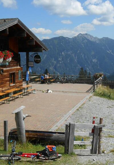 Einkehr auf der Frauenalm, nur bis zum Almabtrieb offen!