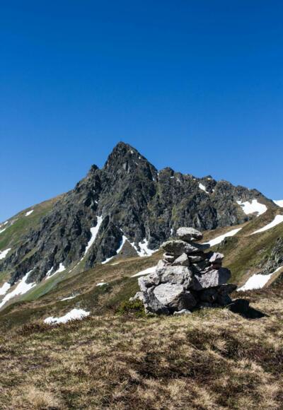 Das Schwarzhorn rechts gut zu sehen der Grat.