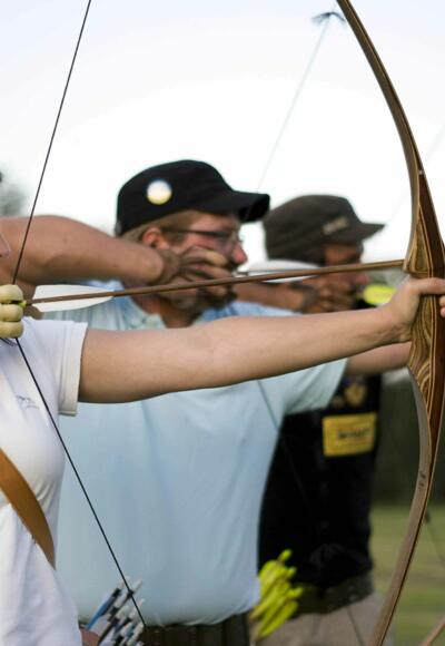 Der Bogensport erfreut sich in Stuhlfelden an großer Beliebtheit. Im Bereich des Kälberrains befindet sich ein weiterer Bogenparcours des 1. Bogendorf Europas!