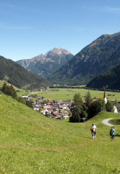 Abstieg von der Holzgauer Hängebrücke nach Holzgau