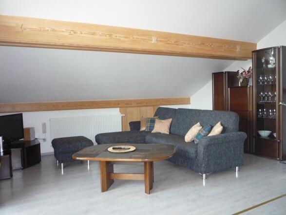 fewo1wohnbereichmitausziehbaremsofadachgeschosscv