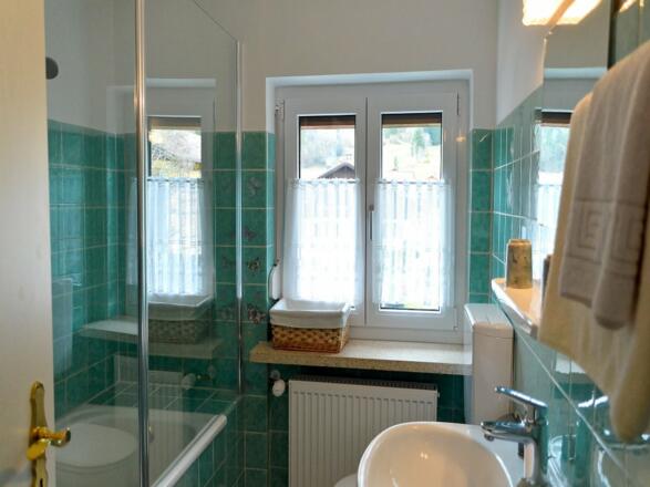 Sep. Bad, Du/WC vom DZ 2