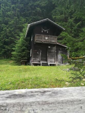 Hütte am Wegesrand