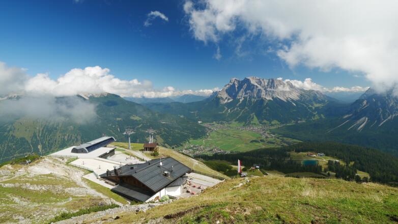 Blick auf Grubighütte und Zugspitze