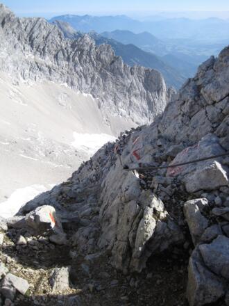 Blick vom Einstieg des Steiges nahe der Brotfallscharte hinab ins Kühkar