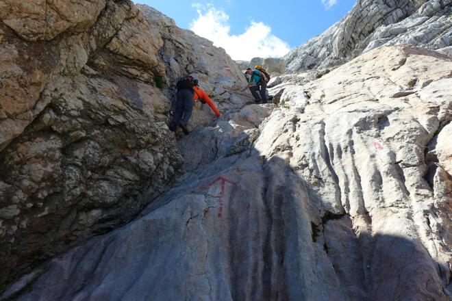 Gesicherte Steilstufe im Kar oberhalb der Teicheln