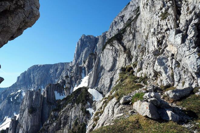 Scharte 1680m, linkshaltend weiter.