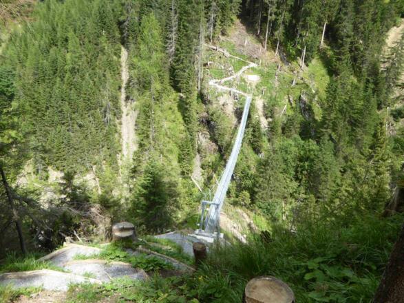 Die Hängebrücke über dem Kaiserbach