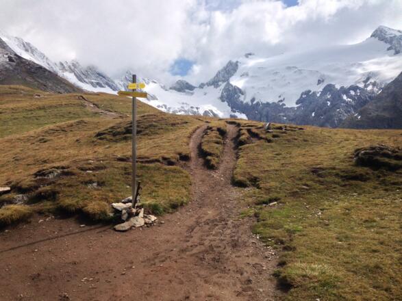 Auf der Hohen Mut, Blick gen Süden mit Scheiberkogel und Rotmoosjoch, rechts davon der Rotmoos- und der Vordere See&#039;lenkogel sowie Rotmoosferner und Wasserfallferner