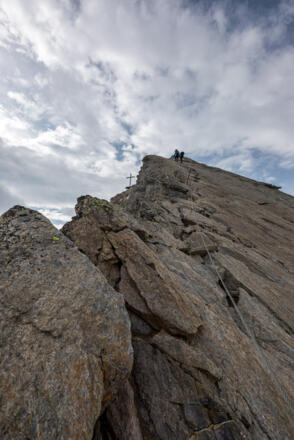Eine andere Seilschaft auf den letzten Metern zum Gipfel.