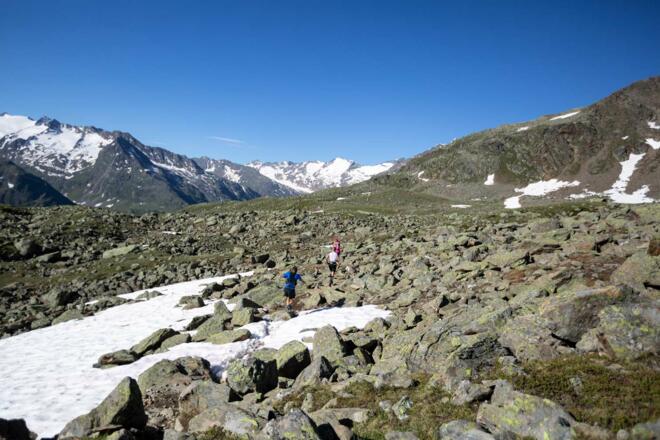 Im Hintergrund der vergletscherte Schalfkogel