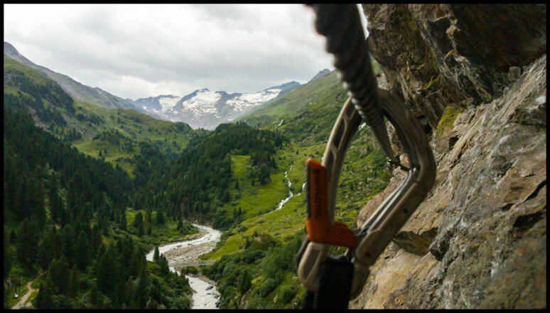 Klettersteig mit Gletscherblick.