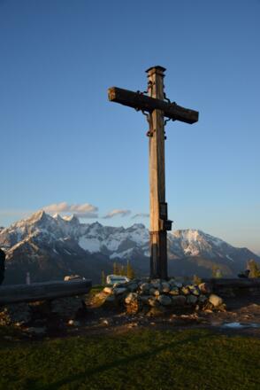 Gipfelkreuz Rossbrand in der Abendsonne
