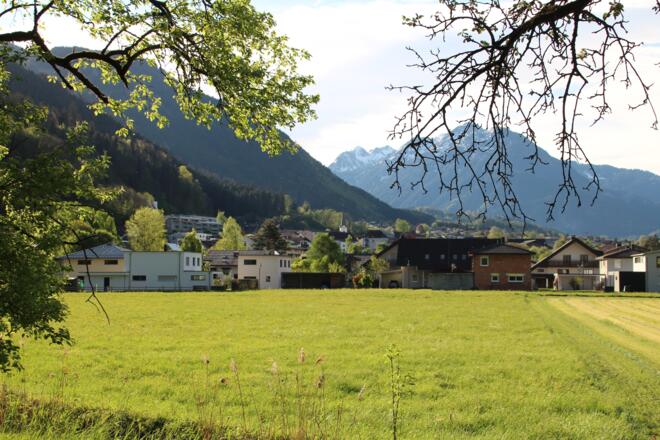 Blick vom Waldweg unterhalb des Hängenden Steins Richtung Nüziders
