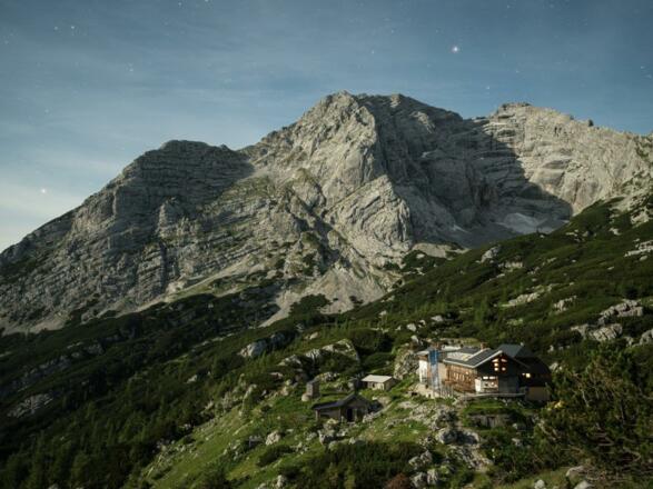 Heßhuette bei Nacht