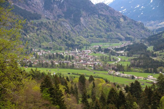 Schöne Aussicht oberhalb von Grubs taleinwärts