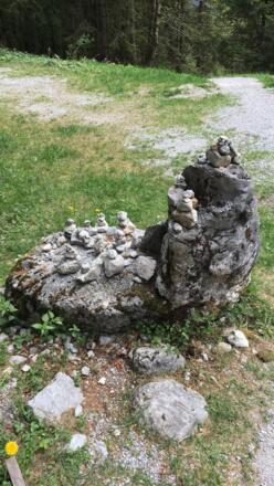 Am Wanderweg entlang zu finden 